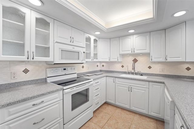 220 BELLEVIEW BOULEVARD 601, Belleair, FL 33756
