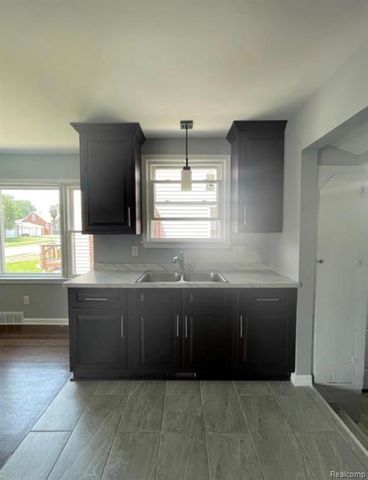 14910 Anne Avenue, Allen Park, MI 48101