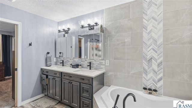 113 Bunker Court, Mankato, MN 56001