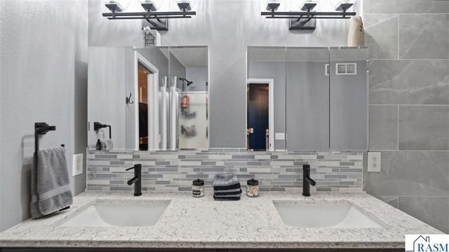 113 Bunker Court, Mankato, MN 56001