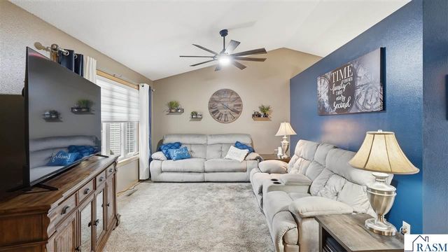 113 Bunker Court, Mankato, MN 56001