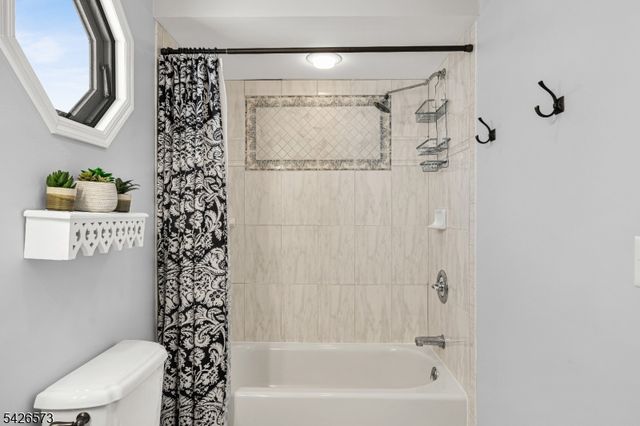 27 S Bertrand Rd, Mount Arlington Boro, NJ 07856