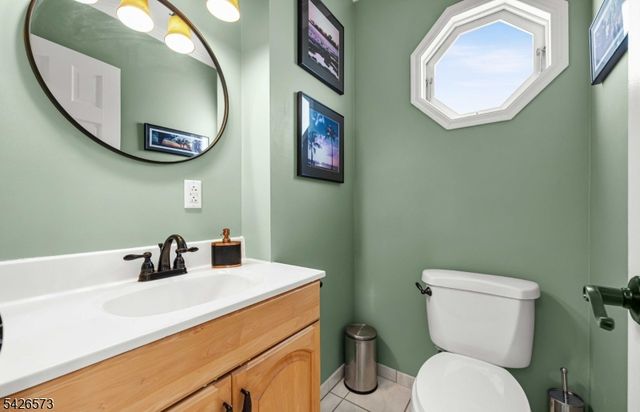 27 S Bertrand Rd, Mount Arlington Boro, NJ 07856