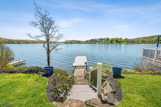 27 S Bertrand Rd, Mount Arlington Boro, NJ 07856