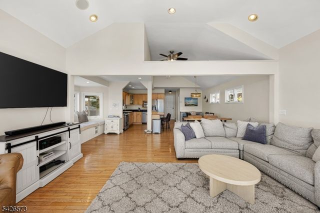 27 S Bertrand Rd, Mount Arlington Boro, NJ 07856