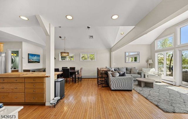 27 S Bertrand Rd, Mount Arlington Boro, NJ 07856