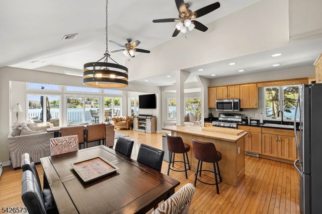 27 S Bertrand Rd, Mount Arlington Boro, NJ 07856
