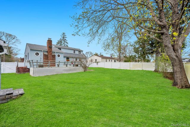 8 Lama Drive, Shirley, NY 11967