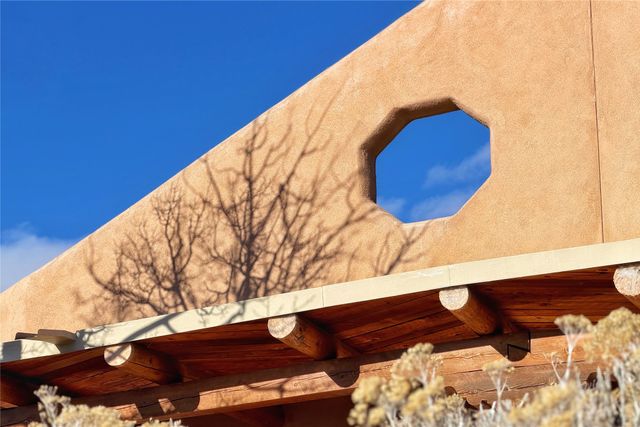 98 La Barbaria Trail, Santa Fe, NM 87505