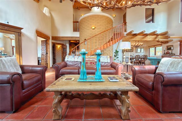 98 La Barbaria Trail, Santa Fe, NM 87505