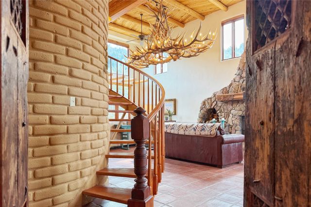 98 La Barbaria Trail, Santa Fe, NM 87505
