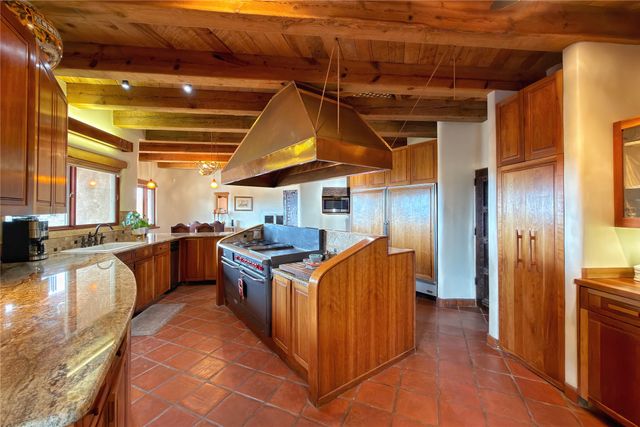 98 La Barbaria Trail, Santa Fe, NM 87505
