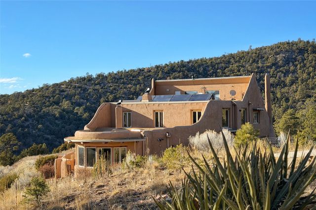 98 La Barbaria Trail, Santa Fe, NM 87505