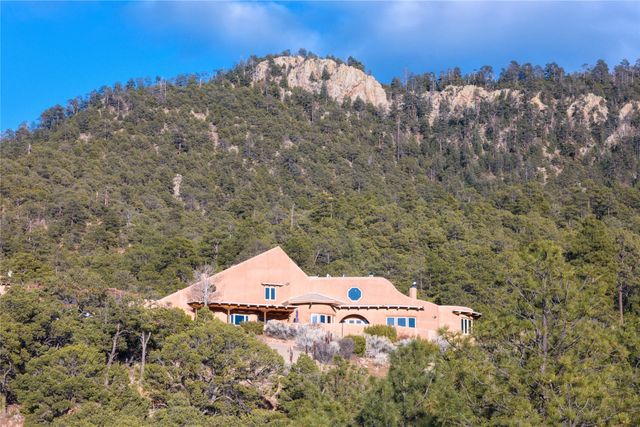 98 La Barbaria Trail, Santa Fe, NM 87505