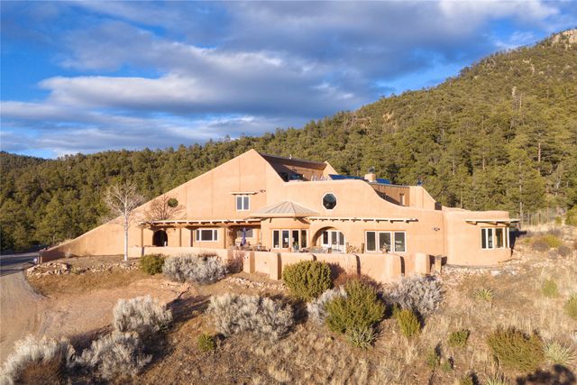 98 La Barbaria Trail, Santa Fe, NM 87505