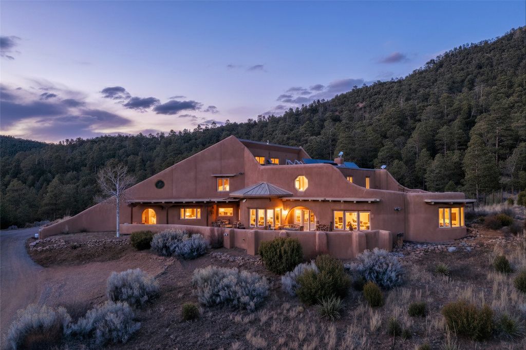 98 La Barbaria Trail, Santa Fe, NM 87505