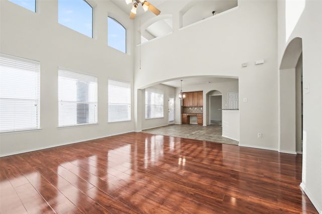 4902 Spring Lake Parkway, Mansfield, TX 76063