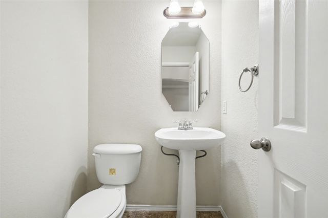 4902 Spring Lake Parkway, Mansfield, TX 76063