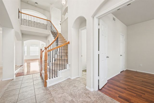 4902 Spring Lake Parkway, Mansfield, TX 76063