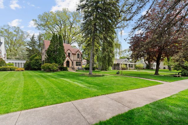 504 Mississippi River Boulevard S, Saint Paul, MN 55116