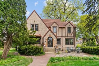 504 Mississippi River Boulevard S, Saint Paul, MN 55116
