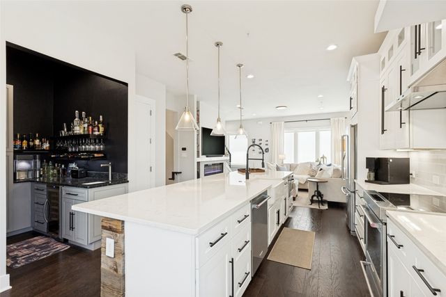4060 Spring Valley Road 101, Farmers Branch, TX 75244