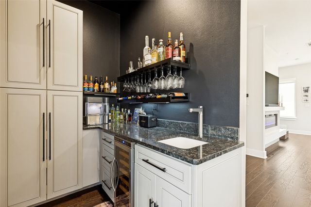 4060 Spring Valley Road 101, Farmers Branch, TX 75244