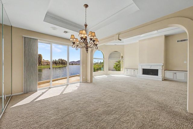 8407 E Del Camino Drive, Scottsdale, AZ 85258