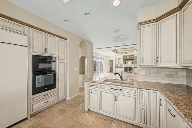 8407 E Del Camino Drive, Scottsdale, AZ 85258