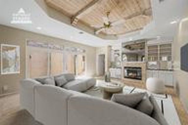 8407 E Del Camino Drive, Scottsdale, AZ 85258