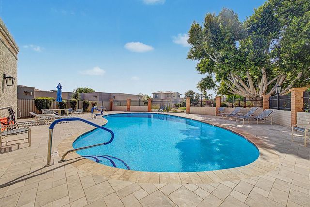 8407 E Del Camino Drive, Scottsdale, AZ 85258