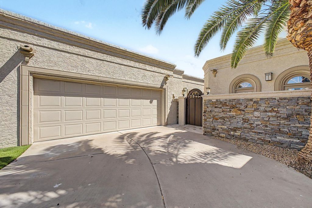 8407 E Del Camino Drive, Scottsdale, AZ 85258