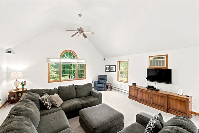 274 Strong St, Amherst, MA 01002