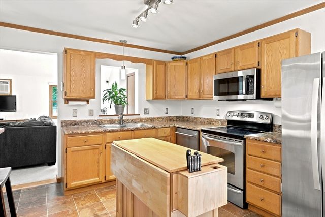 274 Strong St, Amherst, MA 01002