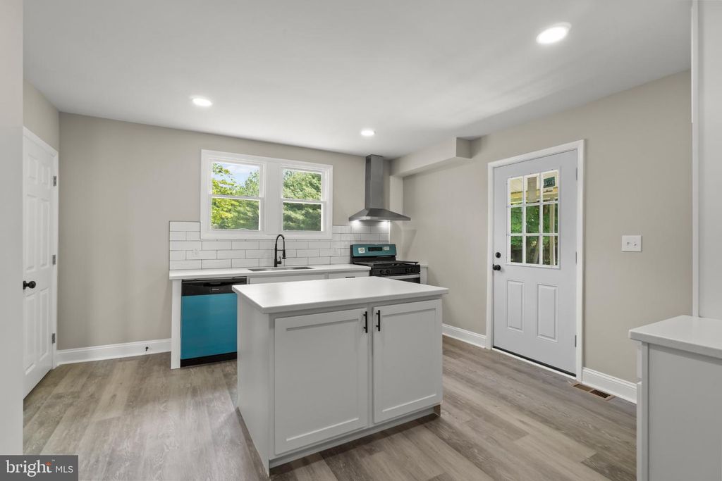 1551 S MAIN RD, Vineland, NJ 08360