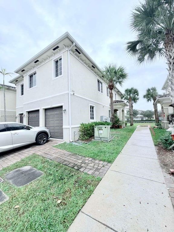 2735 SW 81st Ter 2737, Miramar, FL 33025