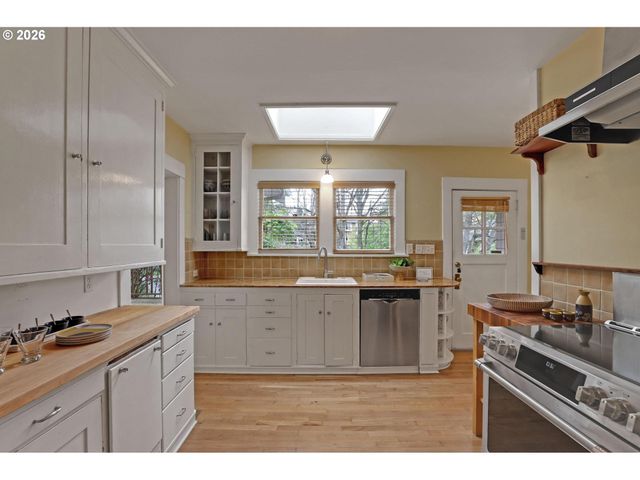 415 Ne MIRIMAR Pl, Portland, OR 97232