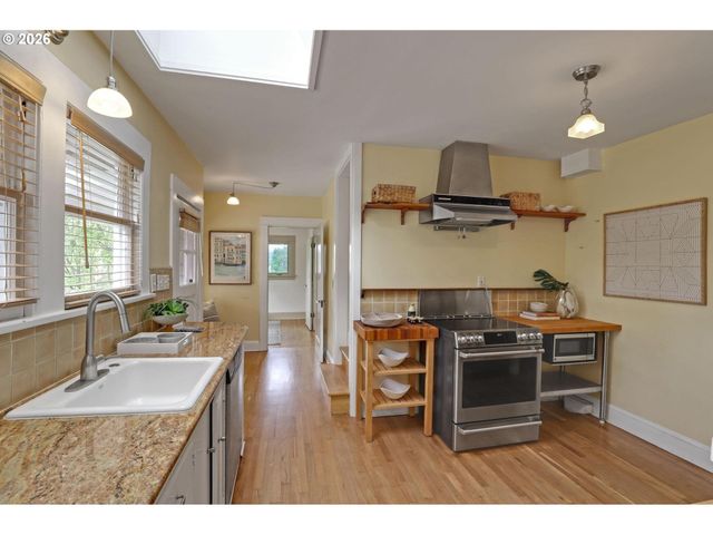 415 Ne MIRIMAR Pl, Portland, OR 97232