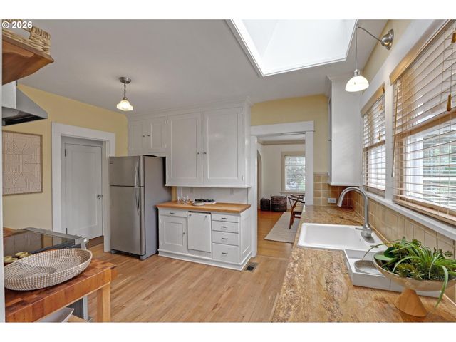 415 Ne MIRIMAR Pl, Portland, OR 97232