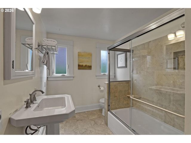 415 Ne MIRIMAR Pl, Portland, OR 97232