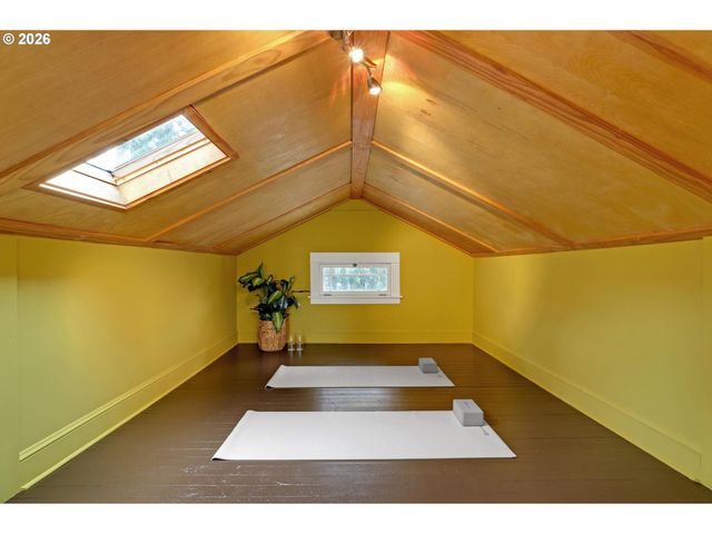 415 Ne MIRIMAR Pl, Portland, OR 97232