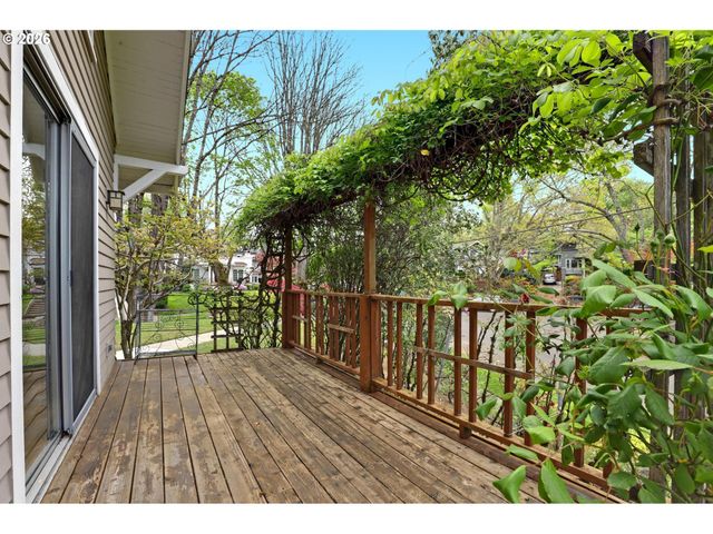 415 Ne MIRIMAR Pl, Portland, OR 97232