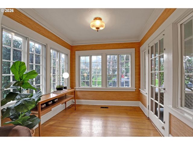 415 Ne MIRIMAR Pl, Portland, OR 97232