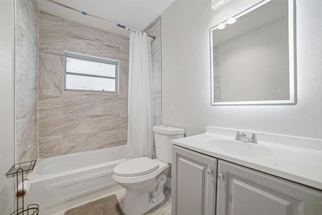 8106 NW 101st Avenue, Tamarac, FL 33321