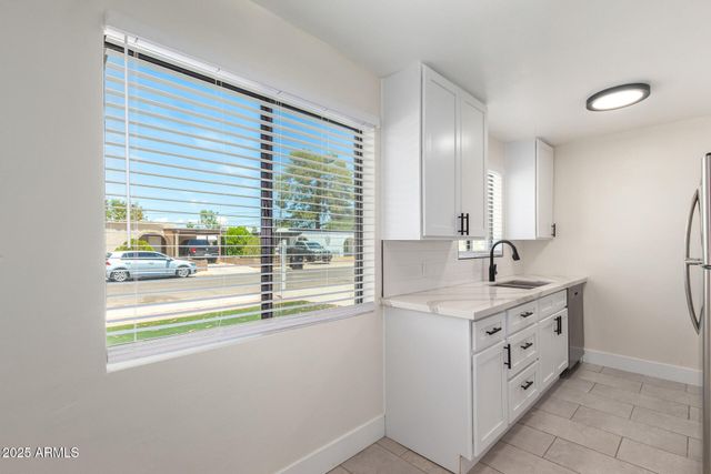 6813 E AVALON Drive Apt 1, Scottsdale, AZ 85251