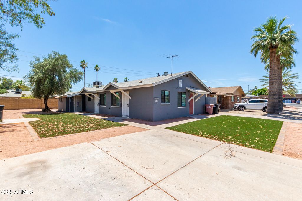 6813 E AVALON Drive Apt 1, Scottsdale, AZ 85251
