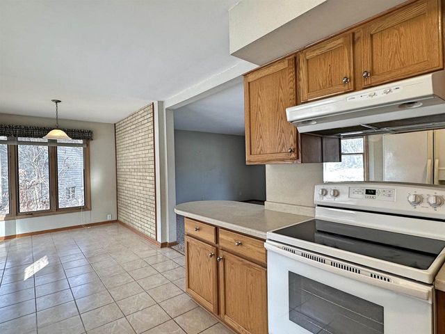 2539 N County Road E, Janesville, WI 53548