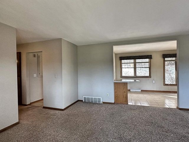 2539 N County Road E, Janesville, WI 53548