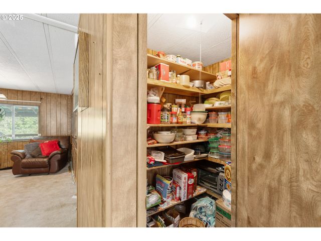 1146 LAURA St, Myrtle Creek, OR 97457