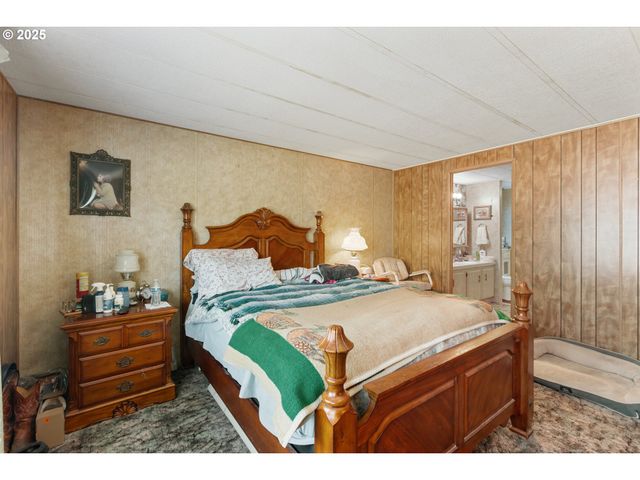 1146 LAURA St, Myrtle Creek, OR 97457